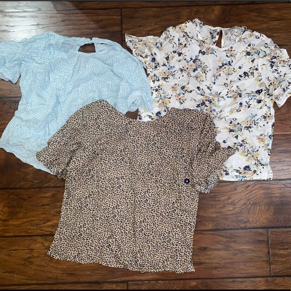 NWOT Abercrombie Keyhole Blouse Bundle- Leopard Floral Top Light Blue Medium M - Picture 1 of 14
